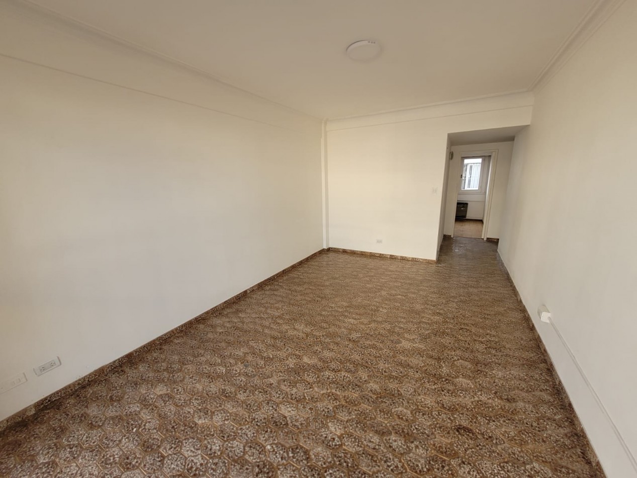 DEPARTAMENTO 2 AMBIENTES CON BALCON A LA CALLE