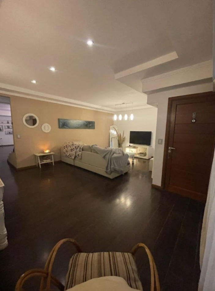 CASA MODERNA EN BARRIO SAN CARLOS