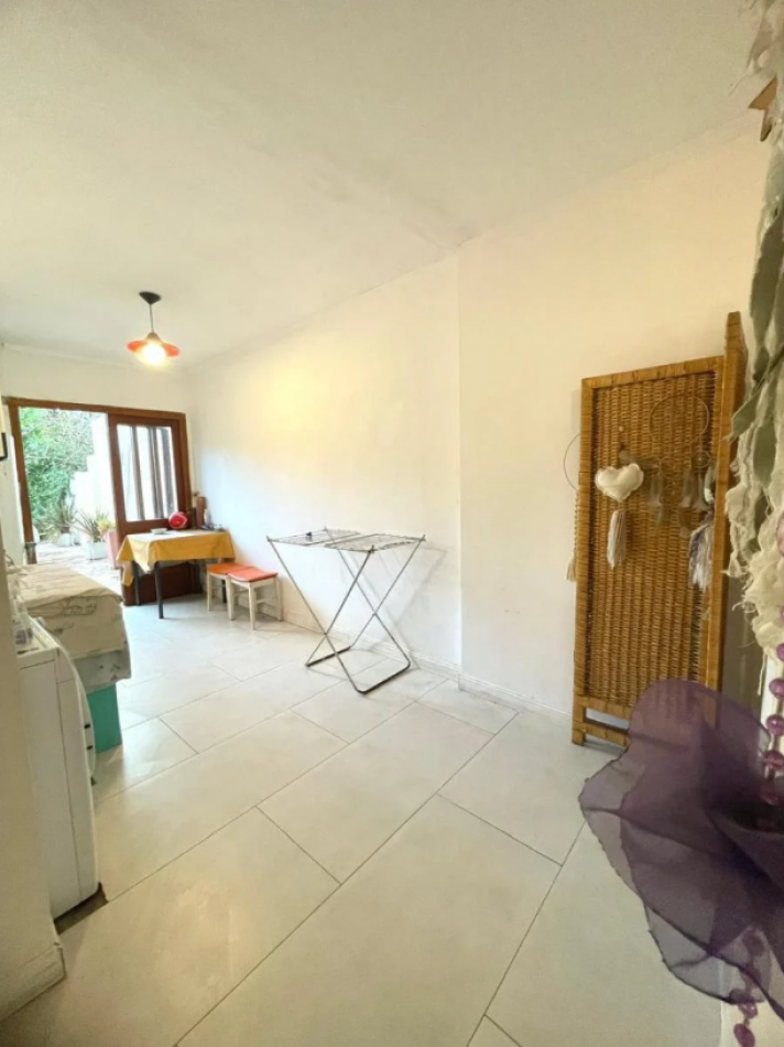 CASA MODERNA EN BARRIO SAN CARLOS