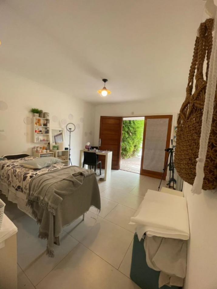 CASA MODERNA EN BARRIO SAN CARLOS