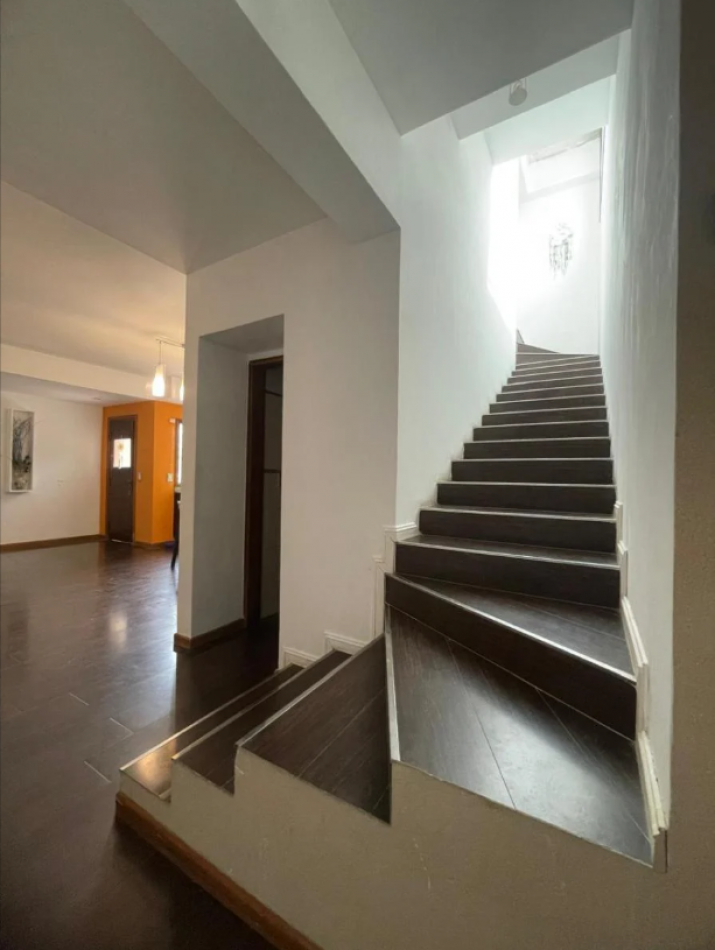 CASA MODERNA EN BARRIO SAN CARLOS