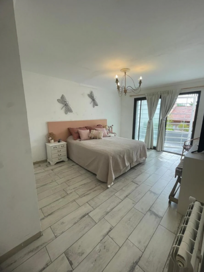 CASA MODERNA EN BARRIO SAN CARLOS