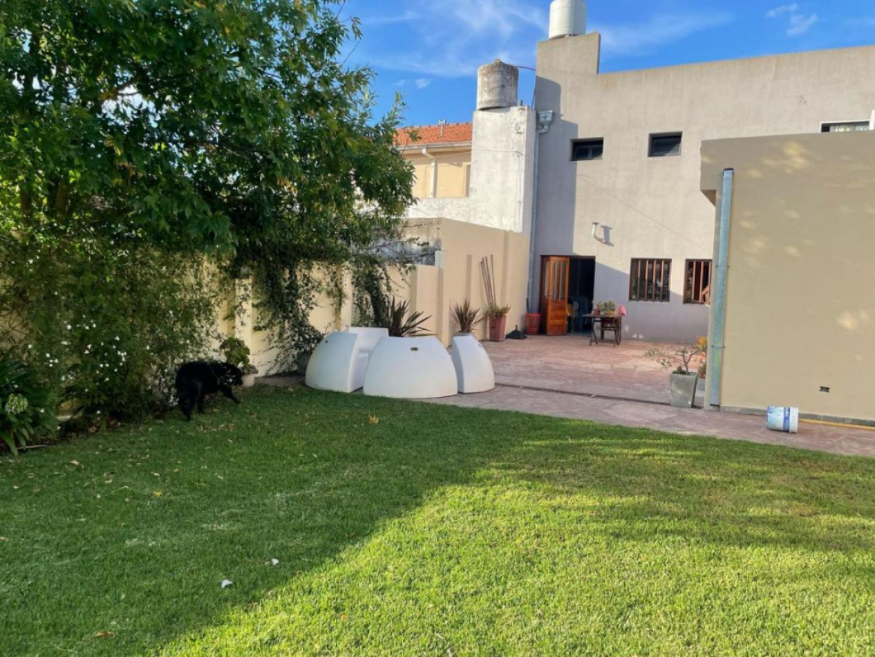 CASA MODERNA EN BARRIO SAN CARLOS