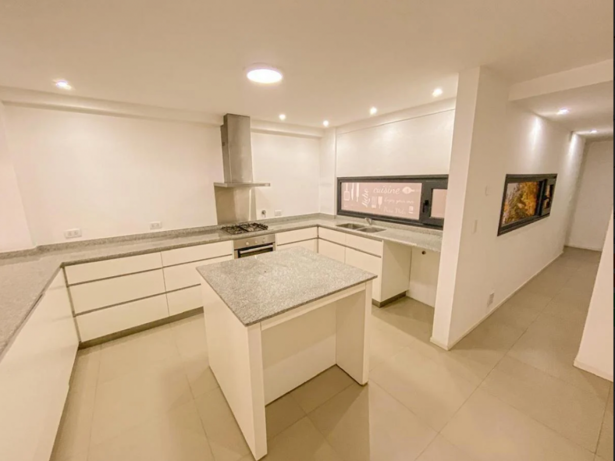 3 AMBIENTES CON DOBLE COCHERA EN PLAZA MITRE