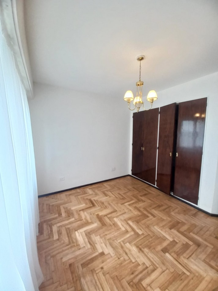 Departamento de 3 ambientes a la calle con balcon 