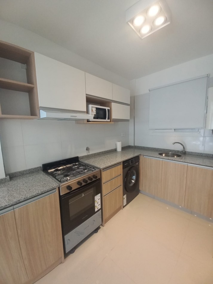 Departamento de 3 ambientes a la calle con balcon 