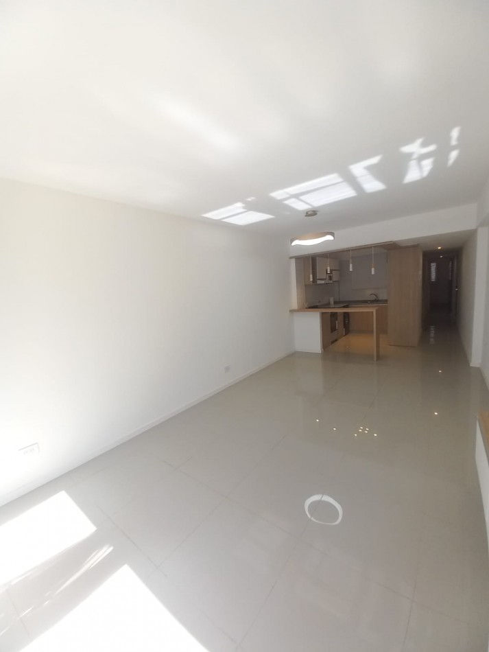 Departamento de 3 ambientes a la calle con balcon 