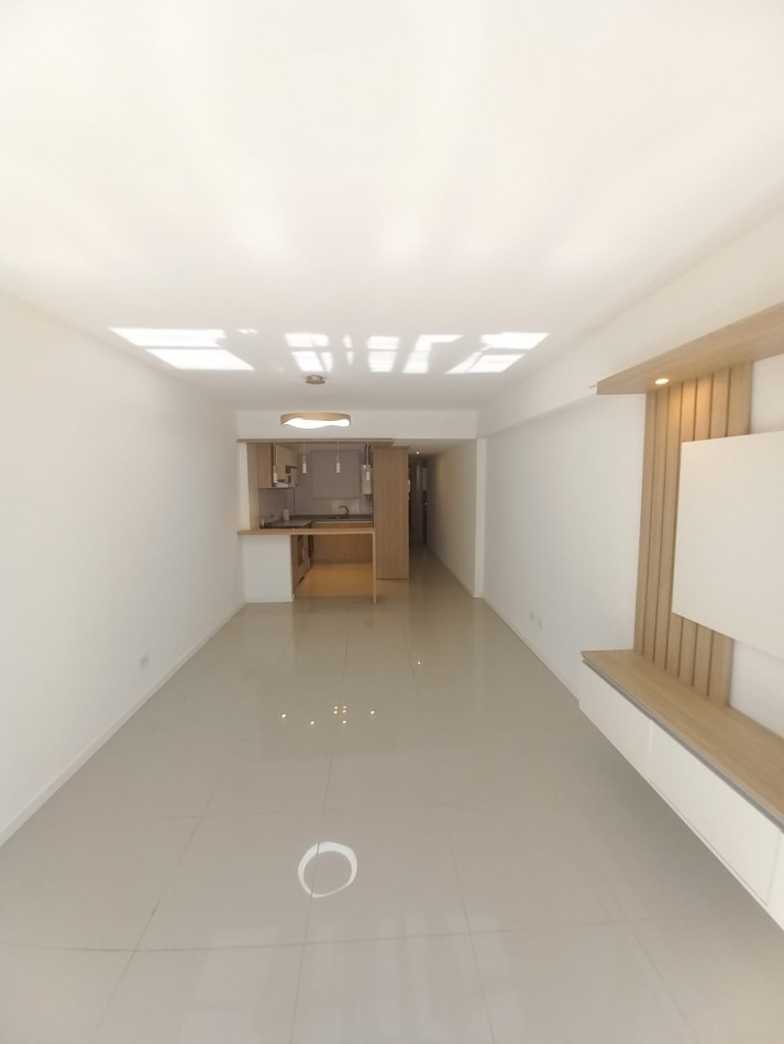 Departamento de 3 ambientes a la calle con balcon 