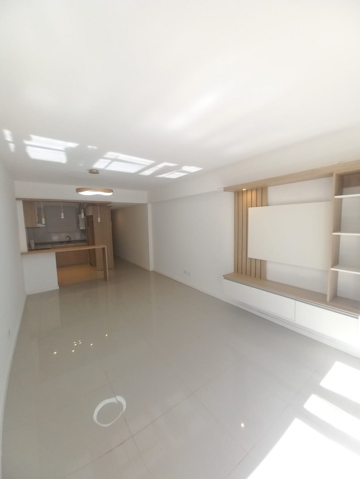 Departamento de 3 ambientes a la calle con balcon 