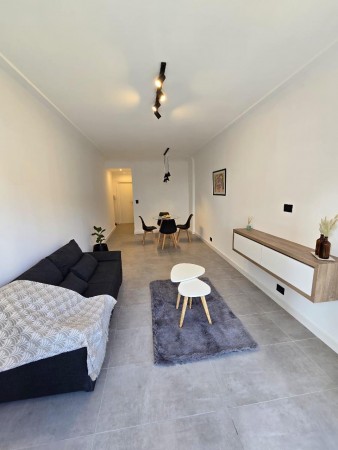 2 AMBIENTES A LA CALLE CON BALCON SALIENTE