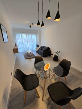 2 AMBIENTES A LA CALLE CON BALCON SALIENTE