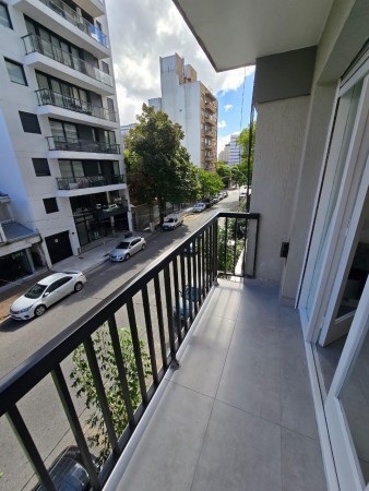 2 AMBIENTES A LA CALLE CON BALCON SALIENTE