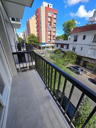 2 AMBIENTES A LA CALLE CON BALCON SALIENTE