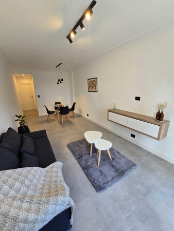 2 AMBIENTES A LA CALLE CON BALCON SALIENTE