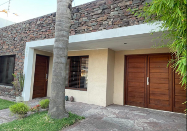 CASA MODERNA EN BARRIO SAN CARLOS